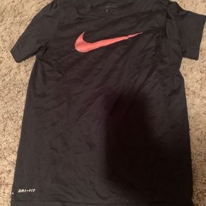 Boys Nike drift med shirt